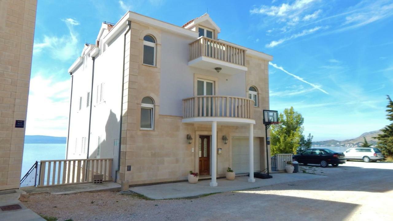 Seafront Apartments Nemira Omiš Extérieur photo
