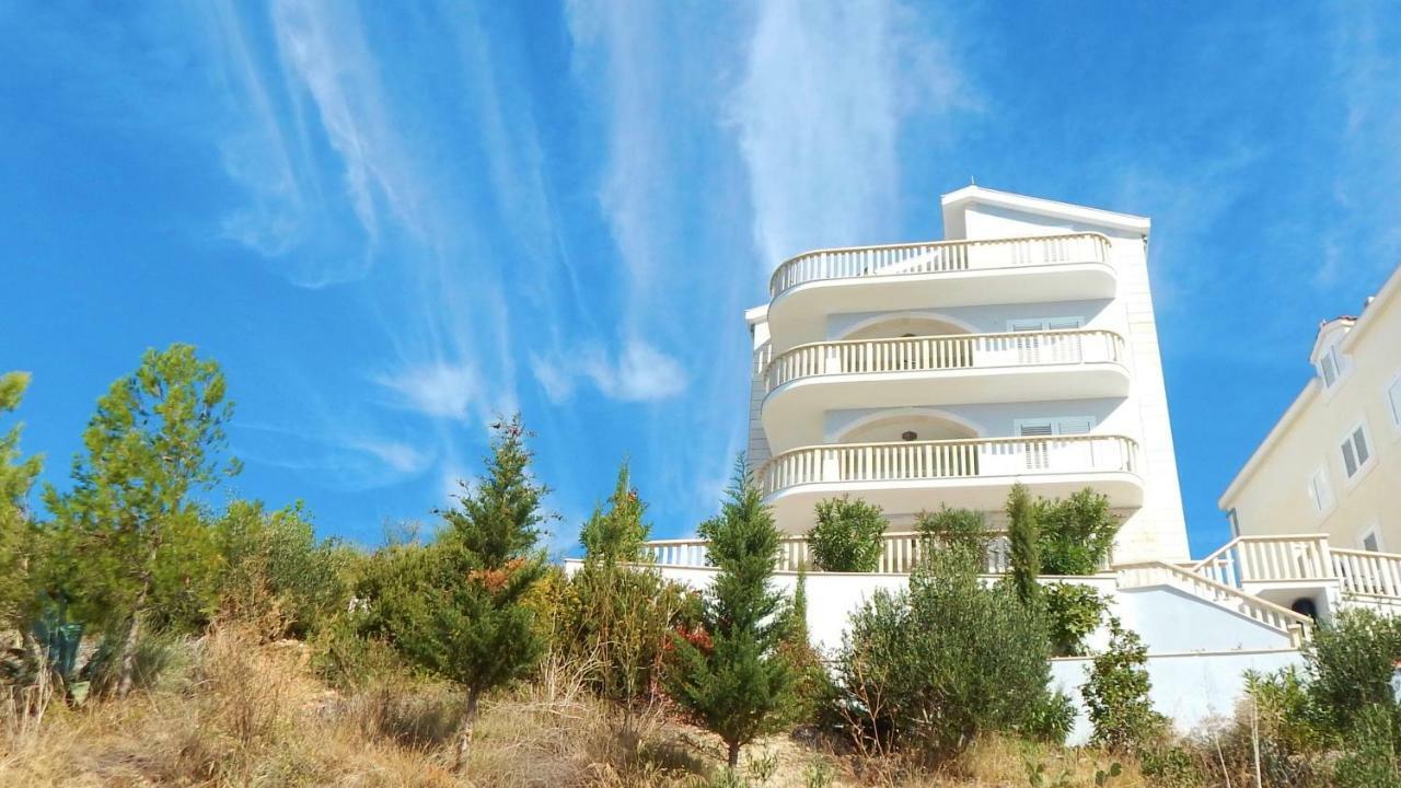 Seafront Apartments Nemira Omiš Extérieur photo